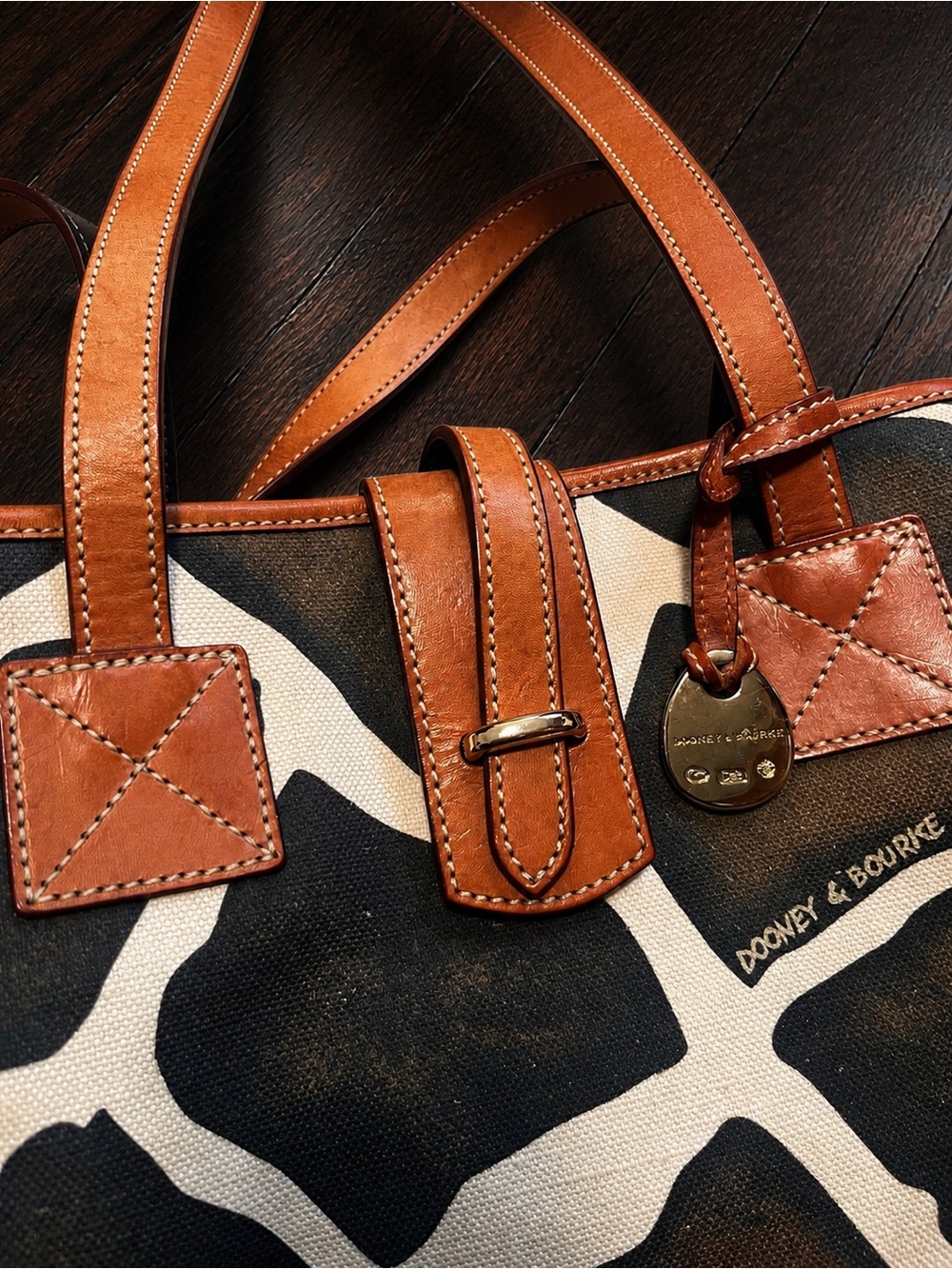 Dooney & Bourke Giraffe Print Canvas Tote Bag | Pink Lining | Rare |Leather Trim - Picture 2 of 8